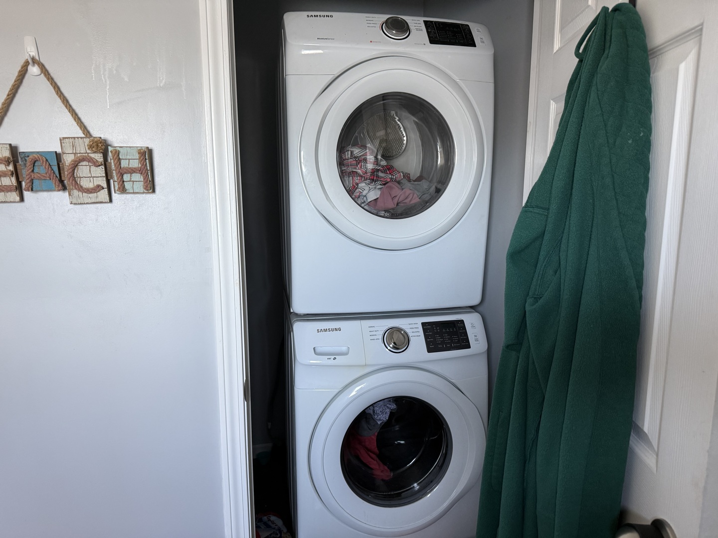 2000 1st Street Eldorado, IL 62930 - Photo 12 of 19 a view of a hallway with washer and dryer