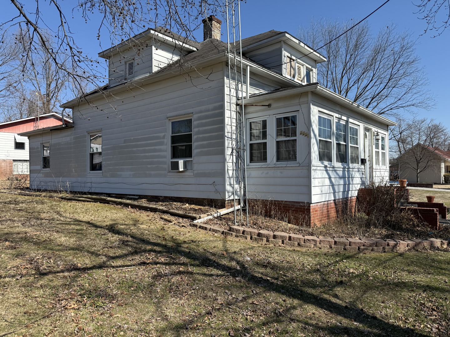 2000 1st Street Eldorado, IL 62930 - Photo 2 of 19 a front view of a house with a yard