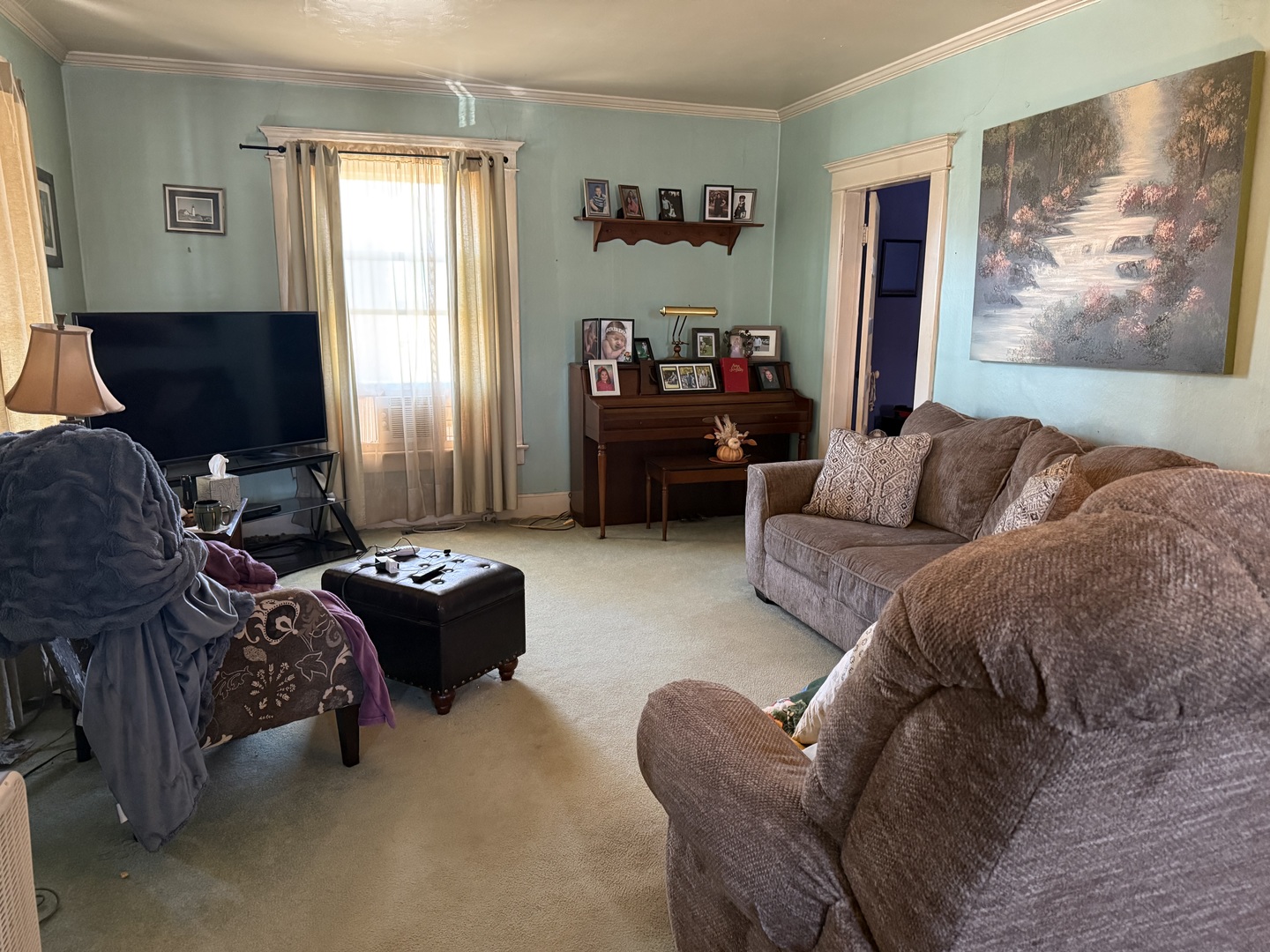 2000 1st Street Eldorado, IL 62930 - Photo 3 of 19 a living room with furniture and a flat screen tv