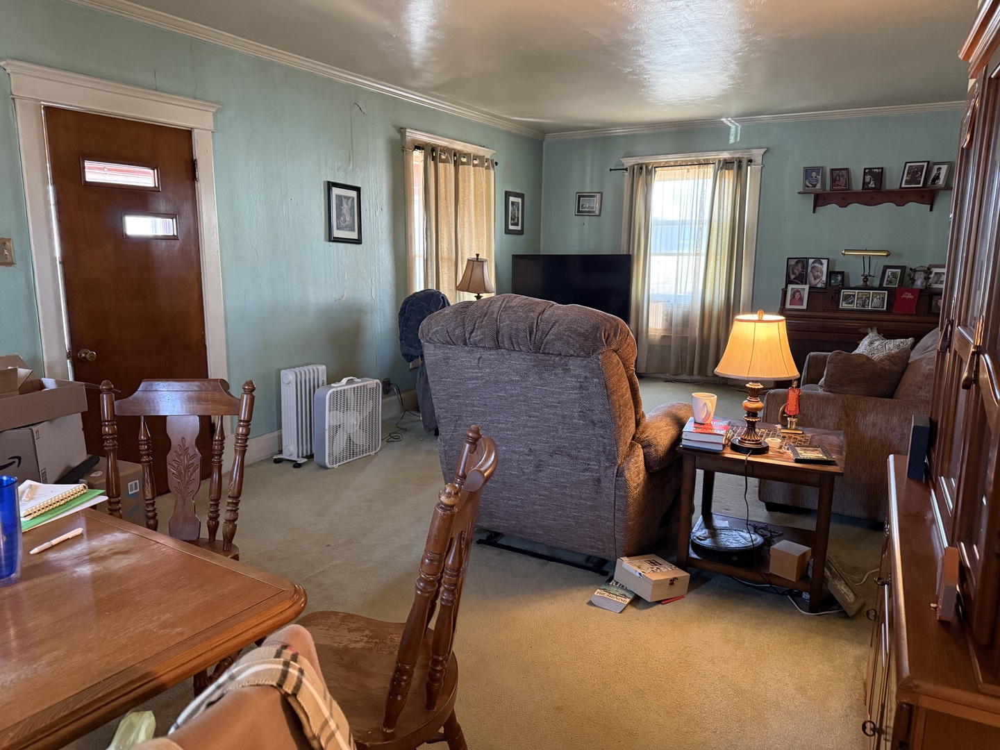 2000 1st Street Eldorado, IL 62930 - Photo 5 of 19 a workspace with furniture and window