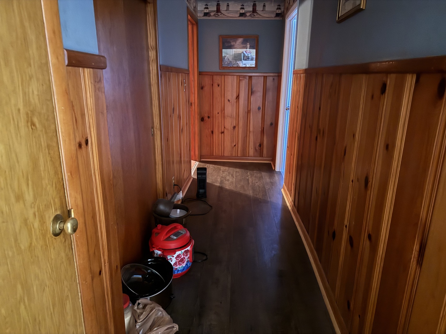 2000 1st Street Eldorado, IL 62930 - Photo 9 of 19 a view of a hallway