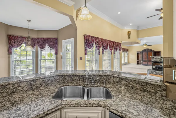 $425,000 | 4003 Huntington Court, Hopkinsville, KY 42240