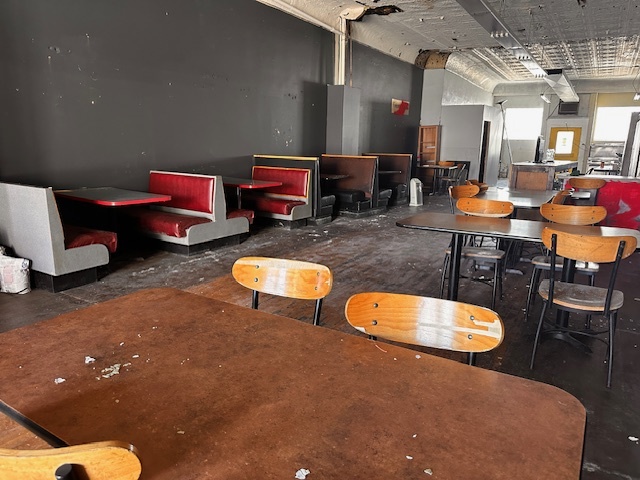 705 Washington Street Mendota, IL 61342 - Photo 3 of 4 a room with furniture a rug and a view of living room