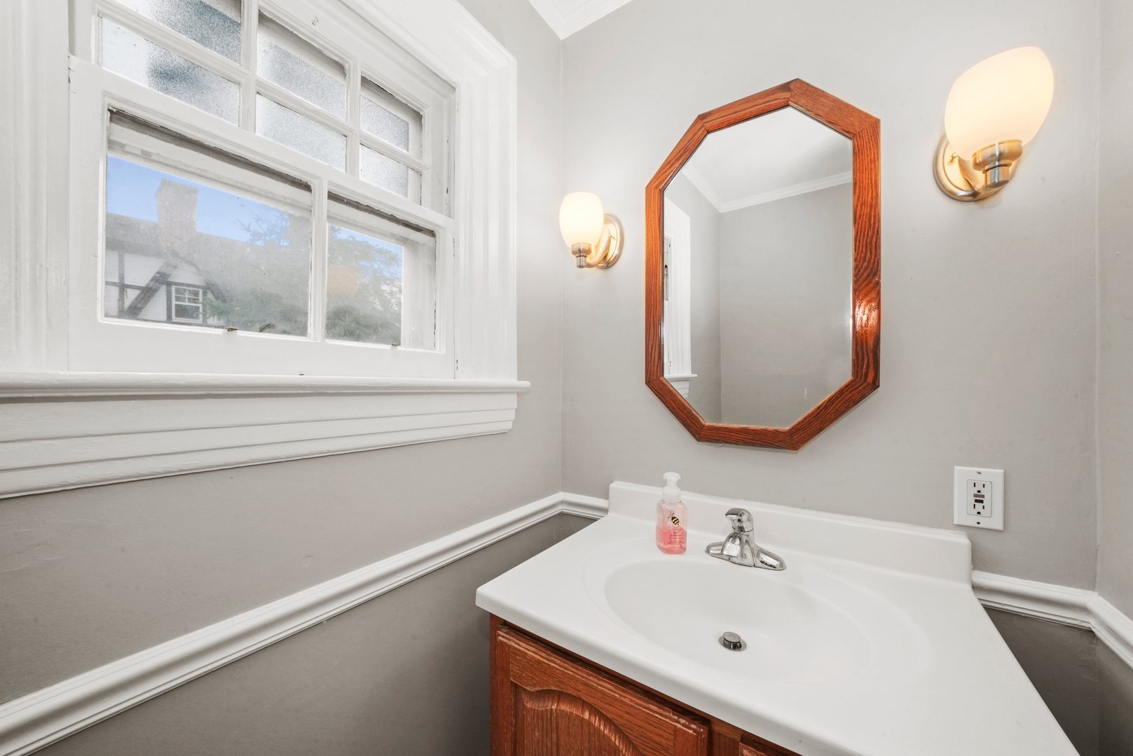 145 Bartram Road Riverside, IL 60546 - Photo 21 of 34