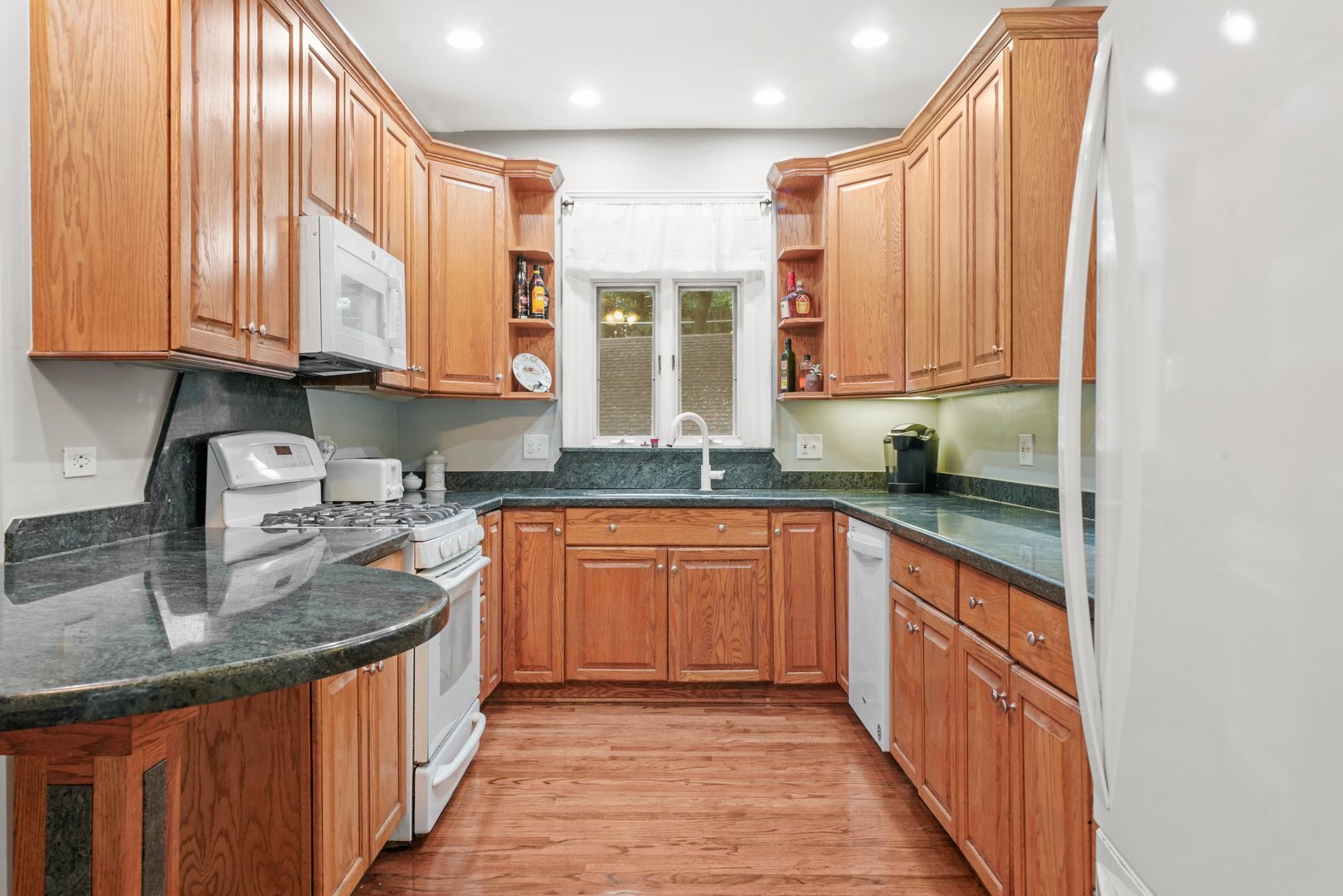 145 Bartram Road Riverside, IL 60546 - Photo 9 of 34