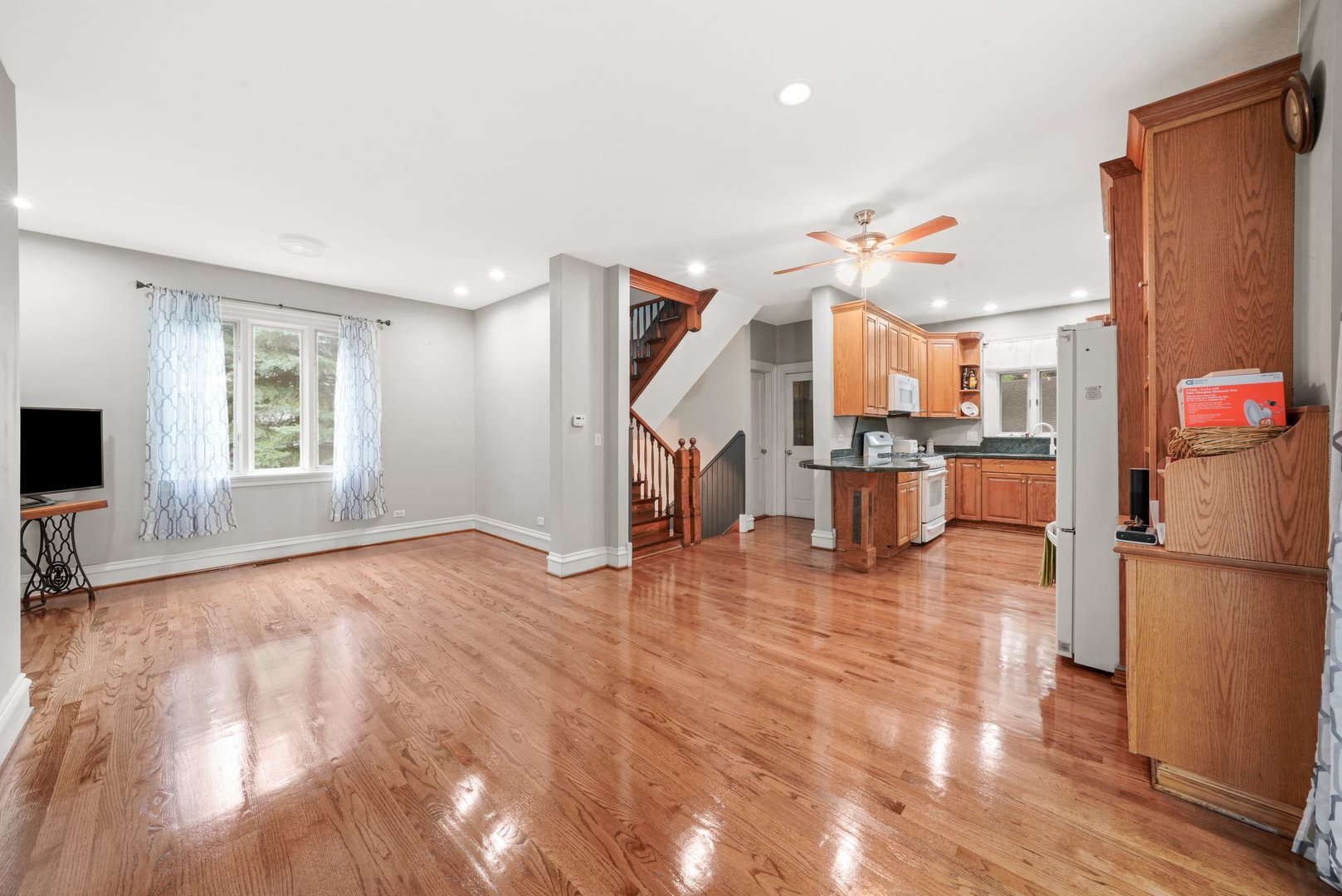 145 Bartram Road Riverside, IL 60546 - Photo 10 of 34