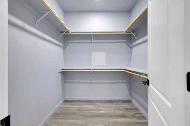 a view of a back yard