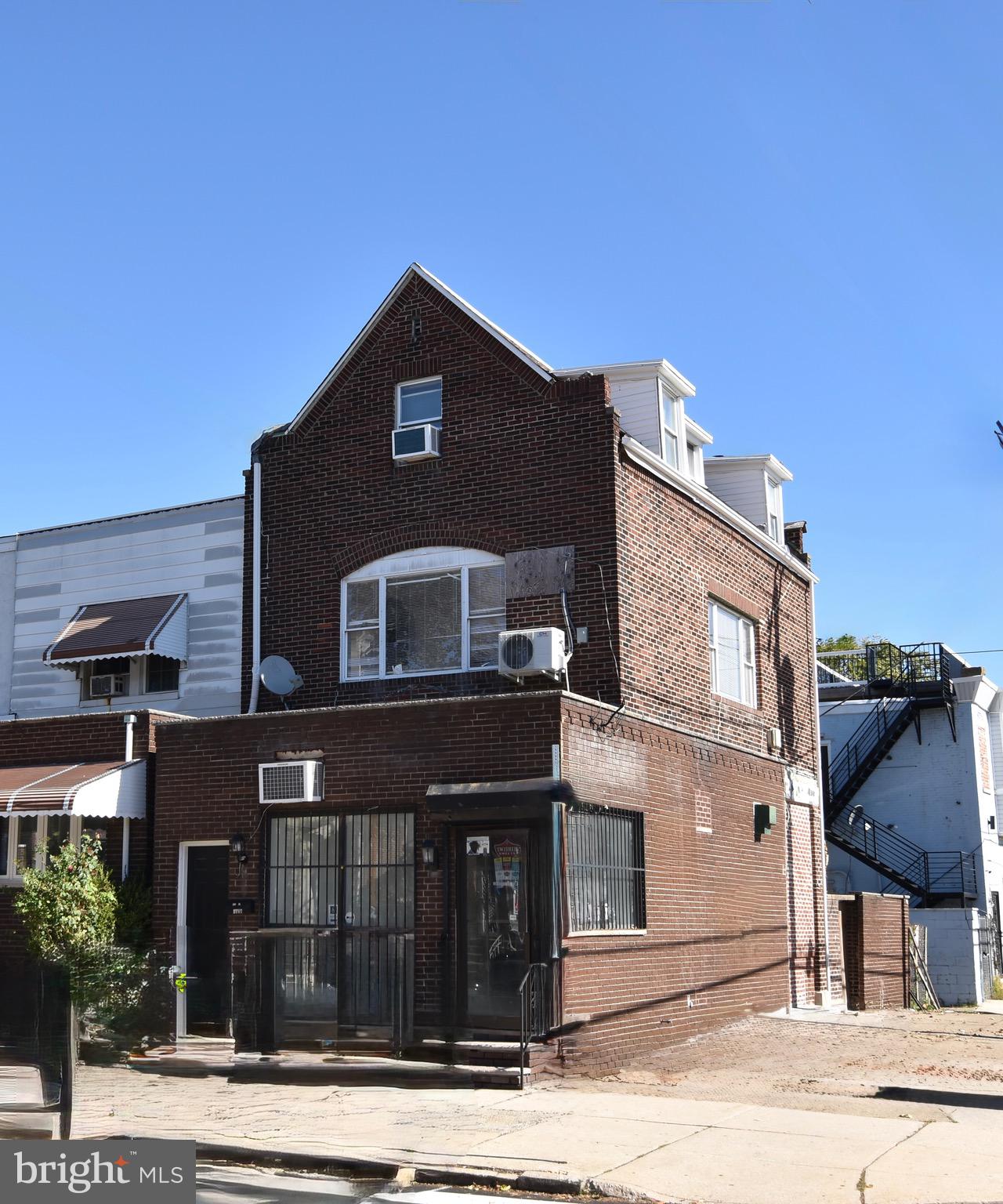 a front view of a house with garage