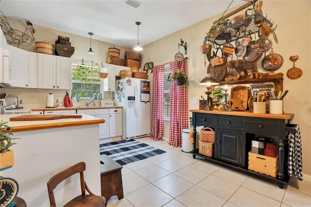 $850,000 | 5150 Banana Point Drive, Yalaha, FL 34797