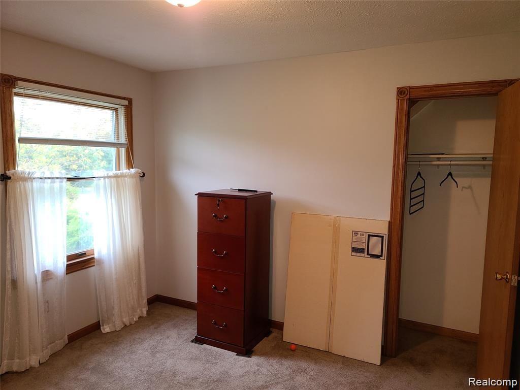 3082 West Coon Lake Road Howell, MI 48843 - Photo 29 of 32 master bed 3.jpg