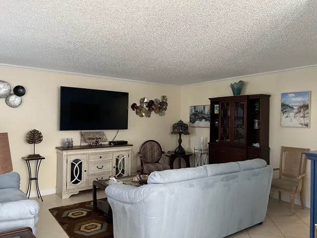 $1,950 | 183 Normandy Lane, Delray Beach, FL 33484