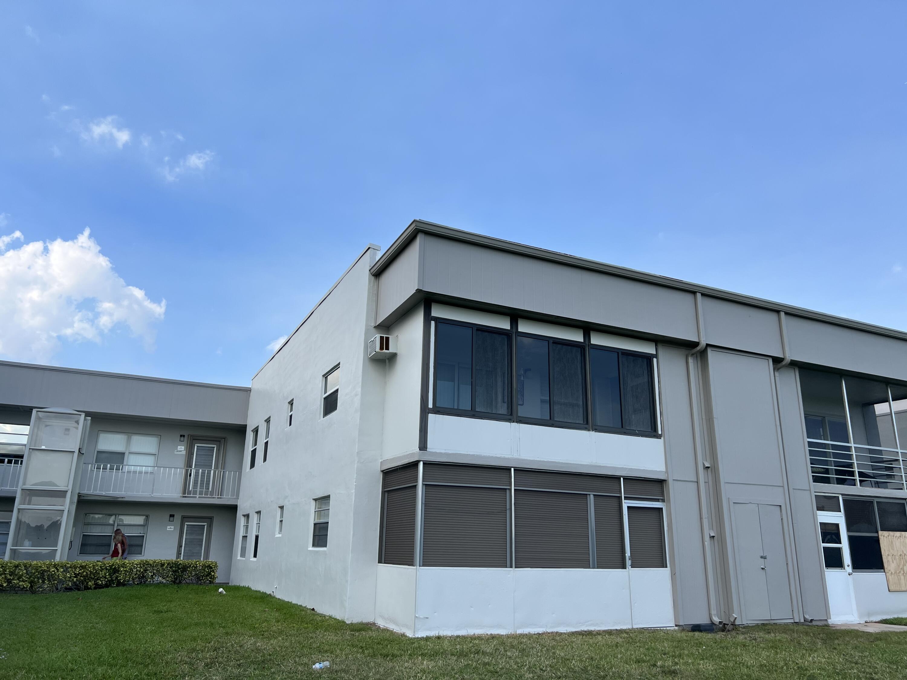 183 Normandy Lane Delray Beach, FL 33484 - Photo 7 of 80 E5833701-D5BF-49D0-B75D-A32179939326