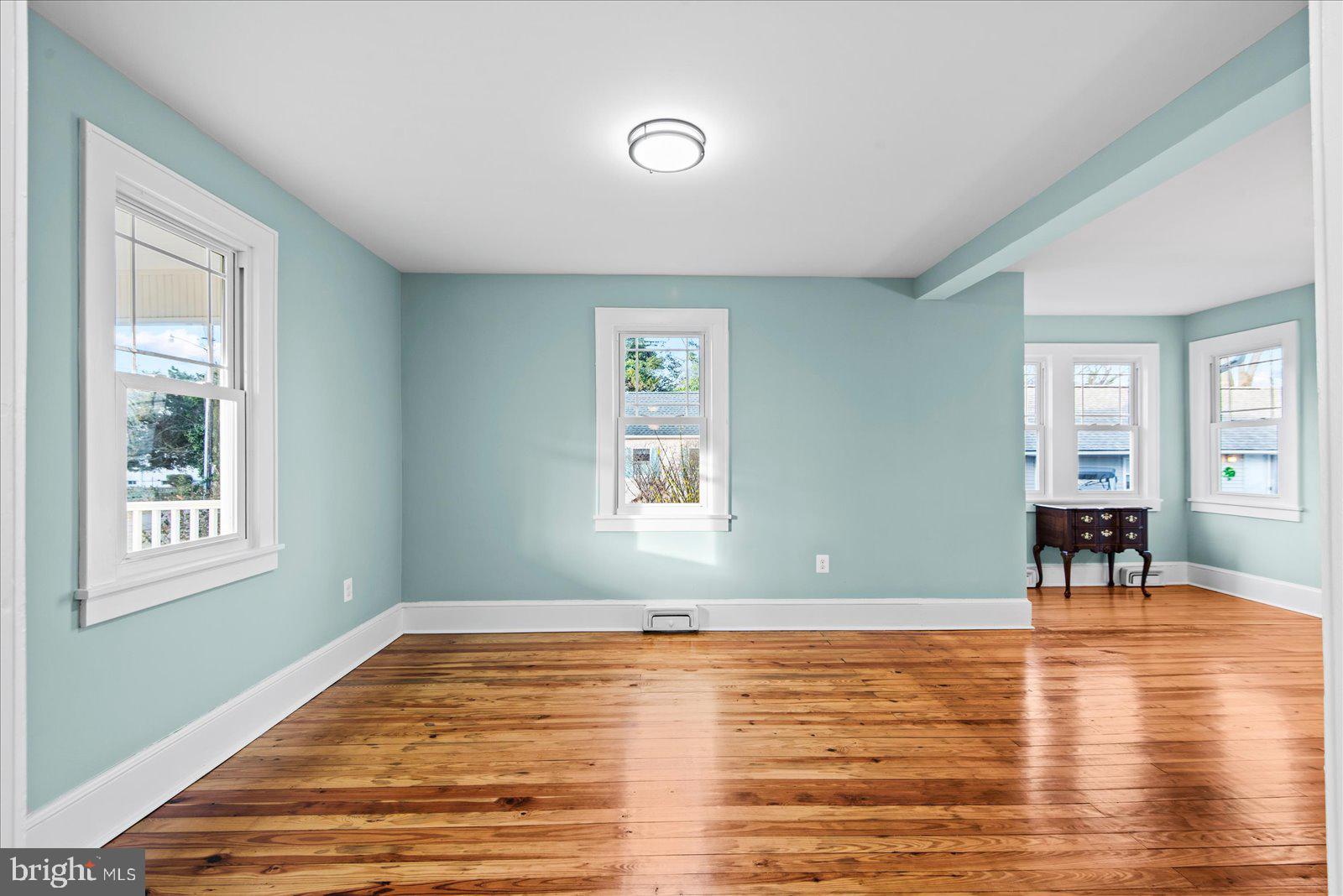 131 3rd Street Colonial Beach, VA 22443 - Photo 6 of 66 Livingroom