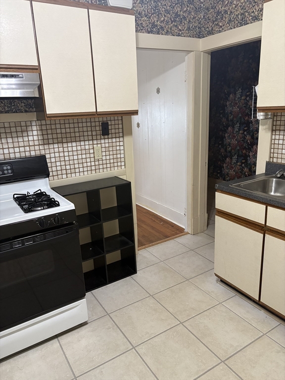 136 Maynard Street Springfield, MA 01109 - Photo 5 of 14
