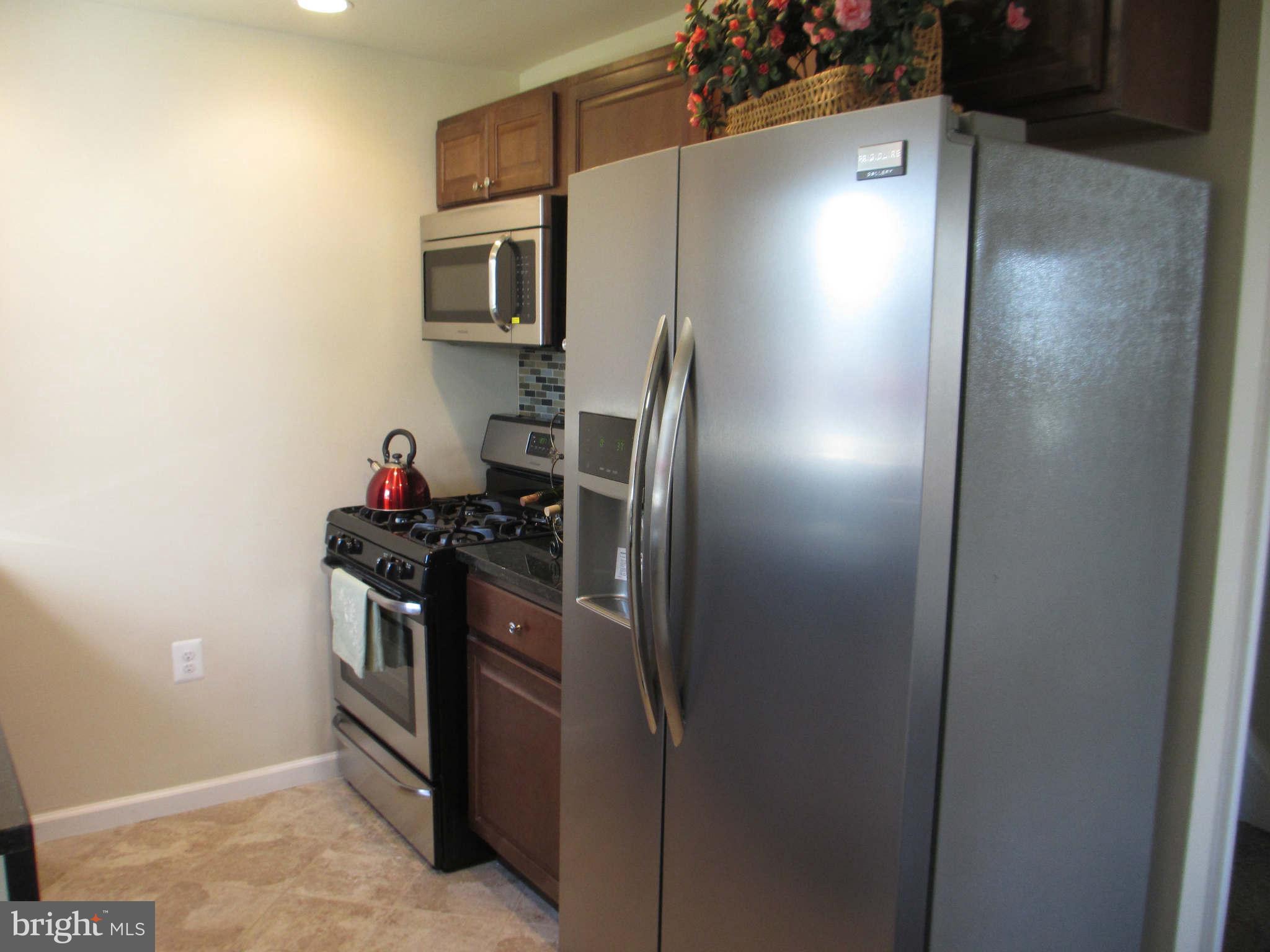 3527 Milford Mill Road Baltimore, MD 21244 - Photo 6 of 14 Kitchen