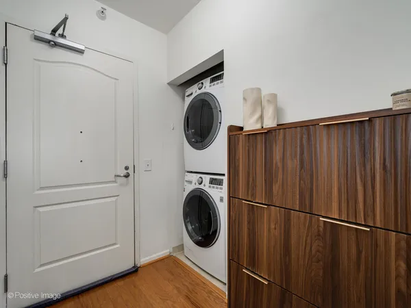 $299,900 | 600 North Dearborn Street, Unit 1705, Chicago, IL 60654