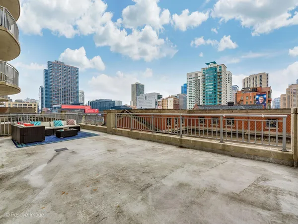 $299,900 | 600 North Dearborn Street, Unit 1705, Chicago, IL 60654