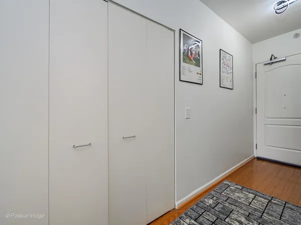 $299,900 | 600 North Dearborn Street, Unit 1705, Chicago, IL 60654