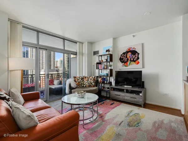 $299,900 | 600 North Dearborn Street, Unit 1705, Chicago, IL 60654