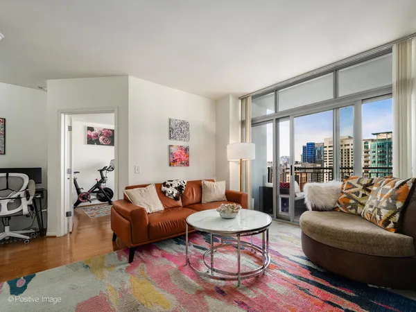 $299,900 | 600 North Dearborn Street, Unit 1705, Chicago, IL 60654