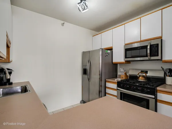 $299,900 | 600 North Dearborn Street, Unit 1705, Chicago, IL 60654