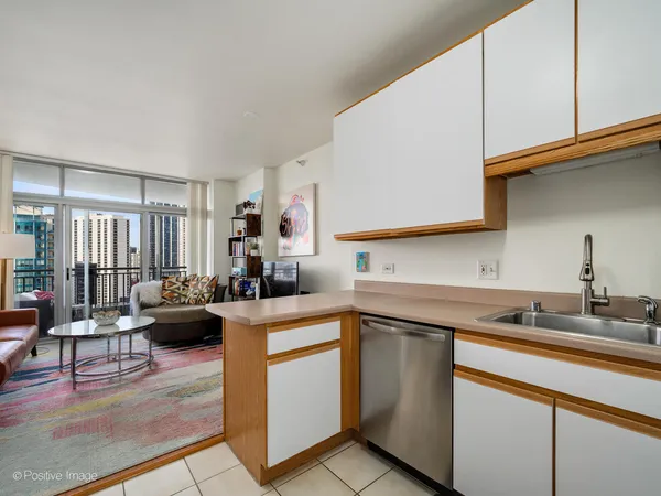 $299,900 | 600 North Dearborn Street, Unit 1705, Chicago, IL 60654