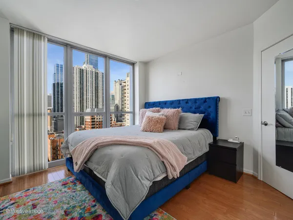 $299,900 | 600 North Dearborn Street, Unit 1705, Chicago, IL 60654