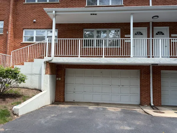 $1,900 | 167 East Palatine Road, Unit I, Palatine, IL 60067