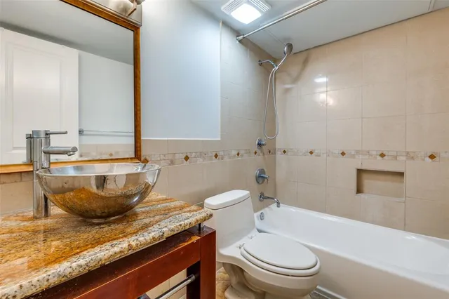 $2,650 | 3935 Buena Vista Street, Unit F, Dallas, TX 75204