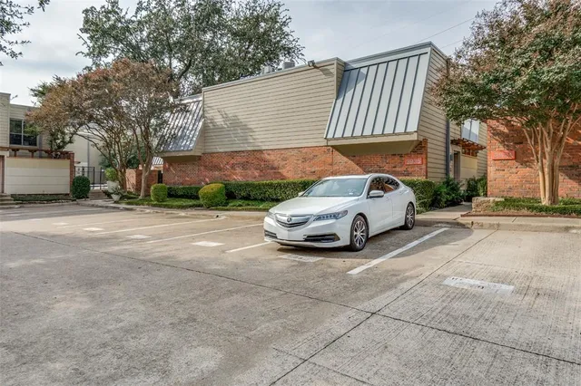 $2,650 | 3935 Buena Vista Street, Unit F, Dallas, TX 75204