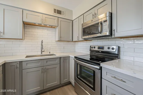 $305,000 | 4114 East Calle Redonda, Unit 54, Phoenix, AZ 85018