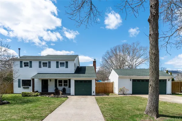 $639,999 | 86 Tremont Avenue, Medford, NY 11763
