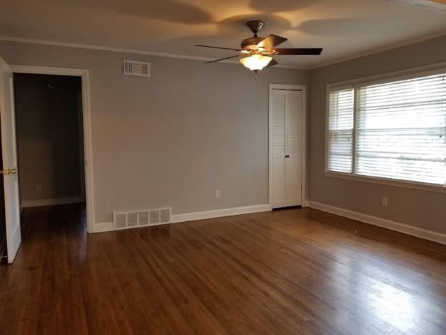 1210 Dearing Road Memphis, TN 38117 - Photo 3 of 25 The living room is located on the front of the home, offers fantastic windows for plenty of natural light, solid oak hardwoods, fresh paint and a coat closet, too!