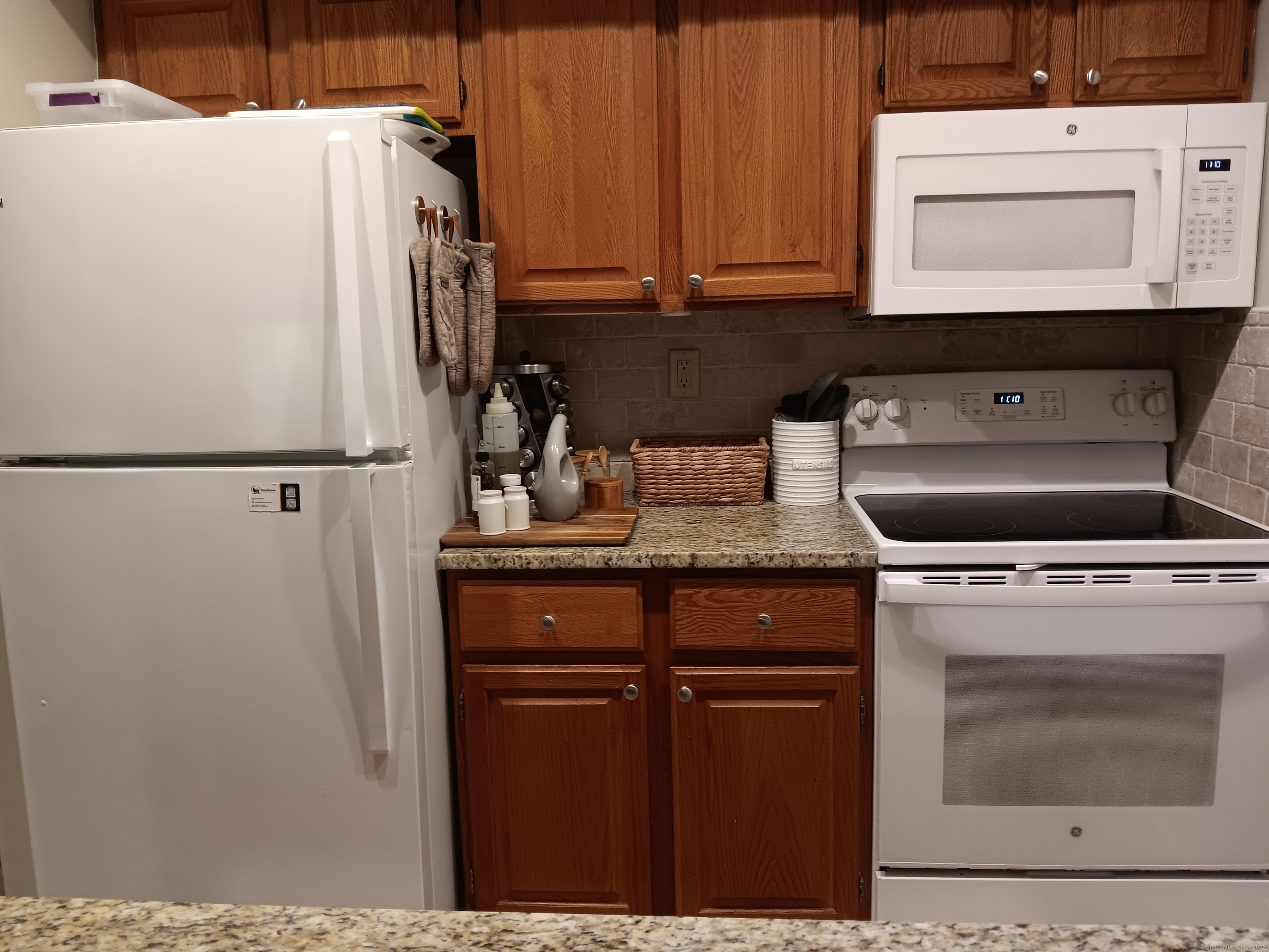 380 Hitchcock Road, Unit 112 Waterbury, CT 06705 - Photo 3 of 27