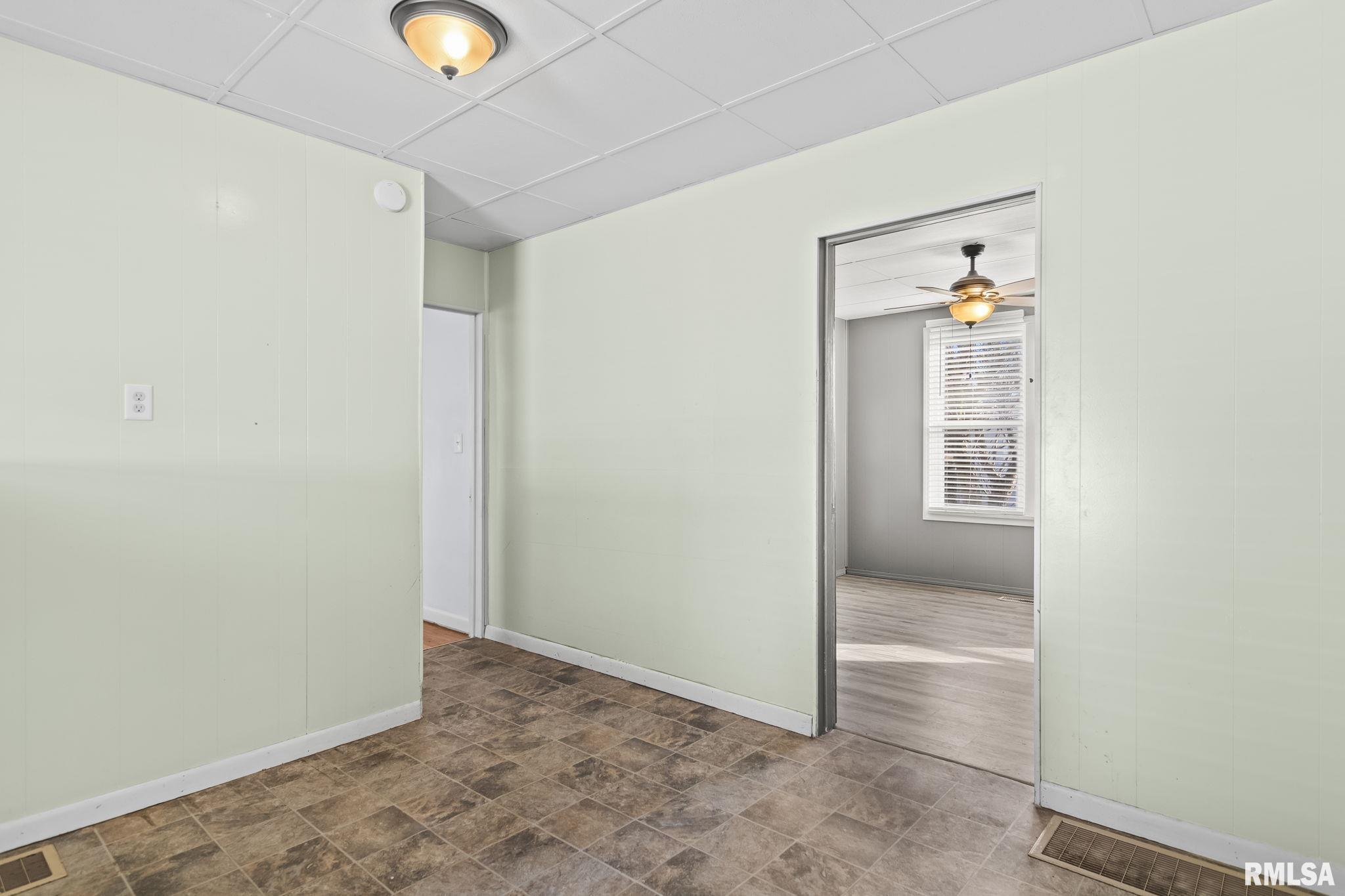 2827 South 16th Street Springfield, IL 62703 - Photo 11 of 34