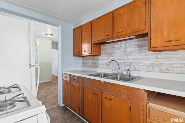 $94,900 | 2827 South 16th Street, Springfield, IL 62703