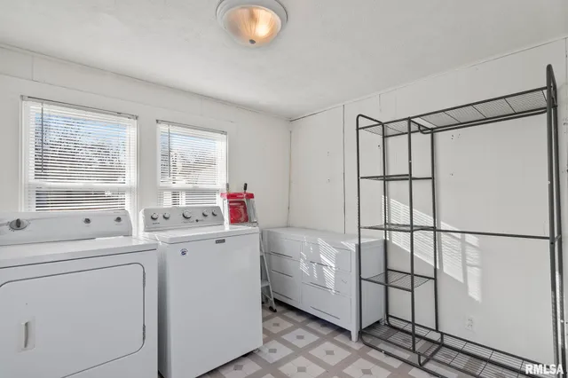 $94,900 | 2827 South 16th Street, Springfield, IL 62703