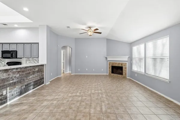 $2,500 | 6804 Riverchase Trail, Denton, TX 76210