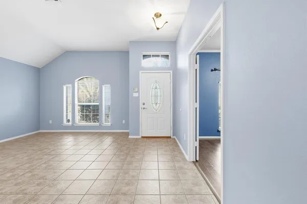 $2,600 | 6804 Riverchase Trail, Denton, TX 76210