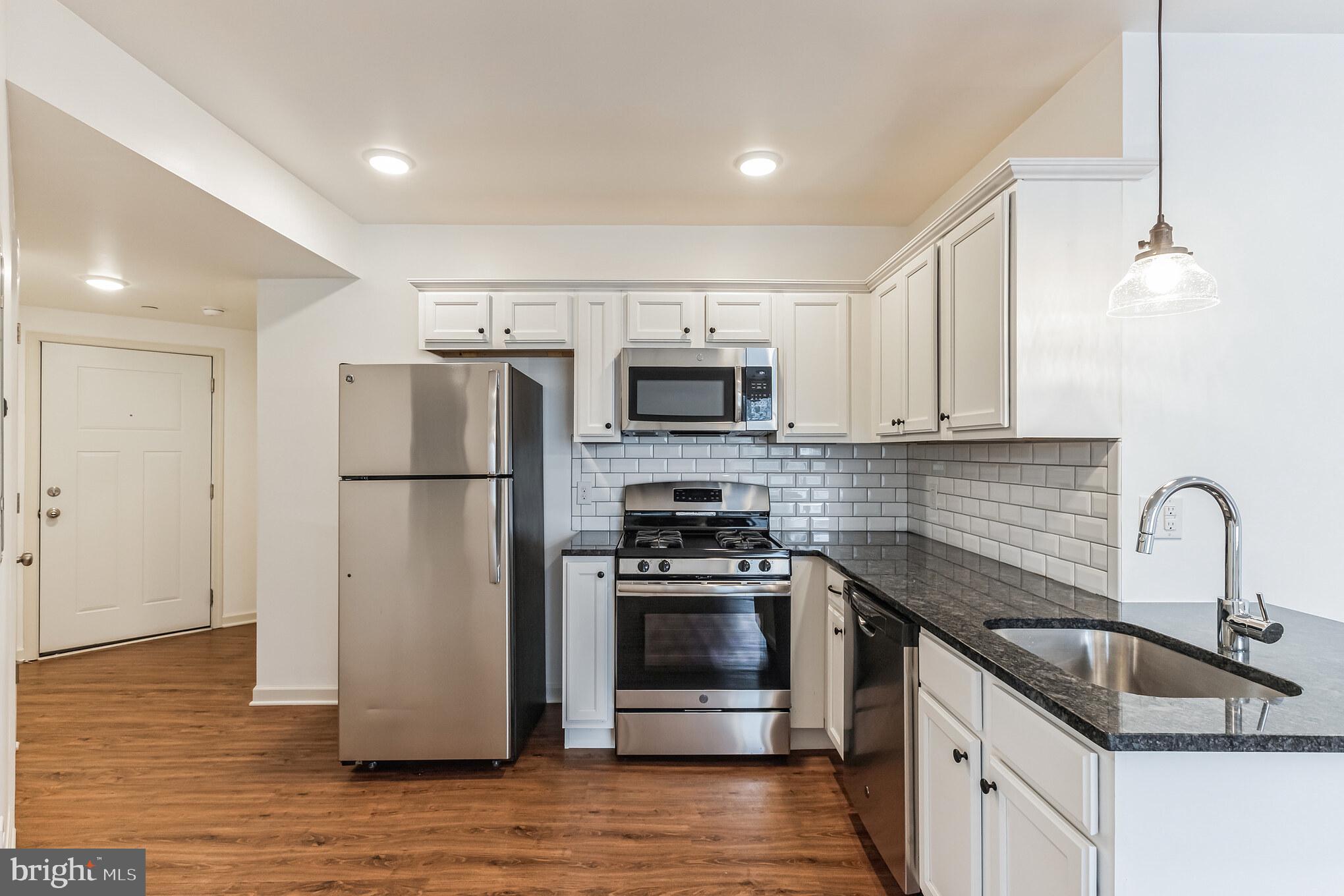 6157-61 Ridge Avenue, Unit 204 Philadelphia, PA 19128 - Photo 3 of 10