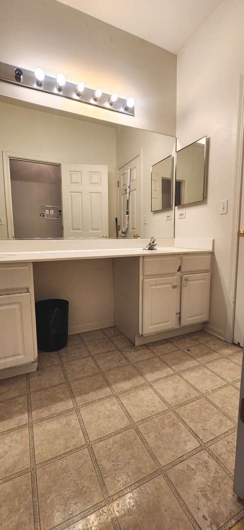 117 Enclave Circle, Unit A Bolingbrook, IL 60440 - Photo 15 of 18 a kitchen with a sink and cabinets
