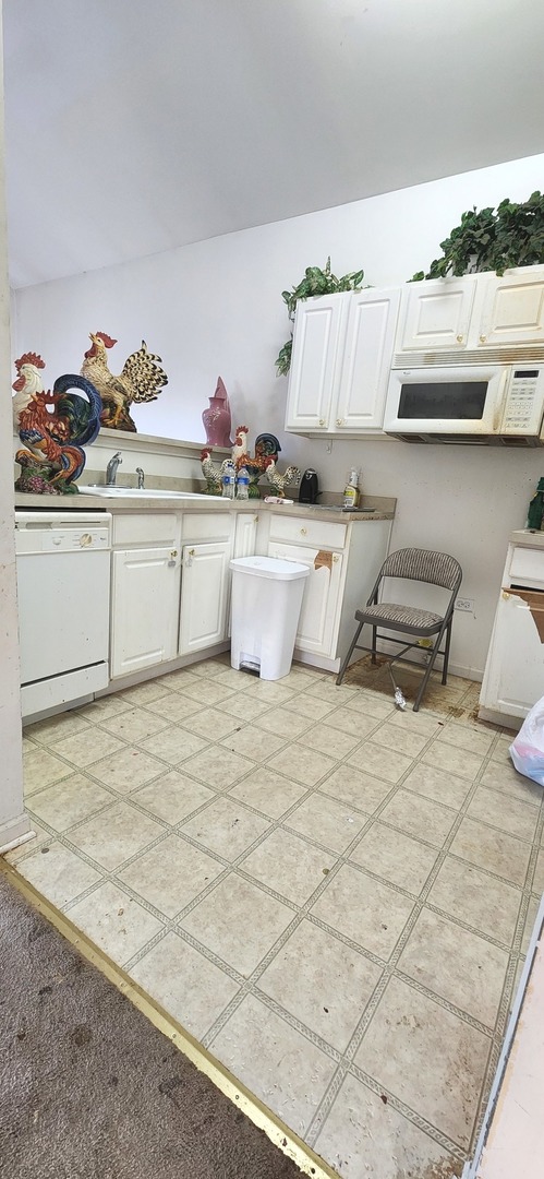 117 Enclave Circle, Unit A Bolingbrook, IL 60440 - Photo 4 of 18 a view of living room with furniture and window