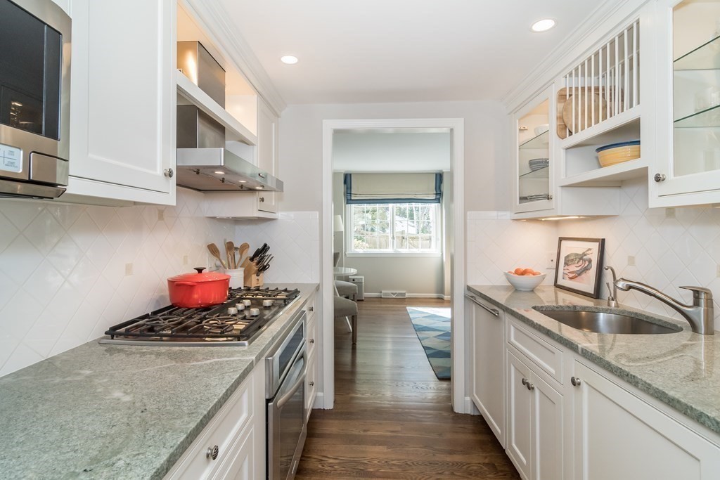 30 Pleasant Street, Unit 30 Wellesley, MA 02482 - Photo 5 of 24