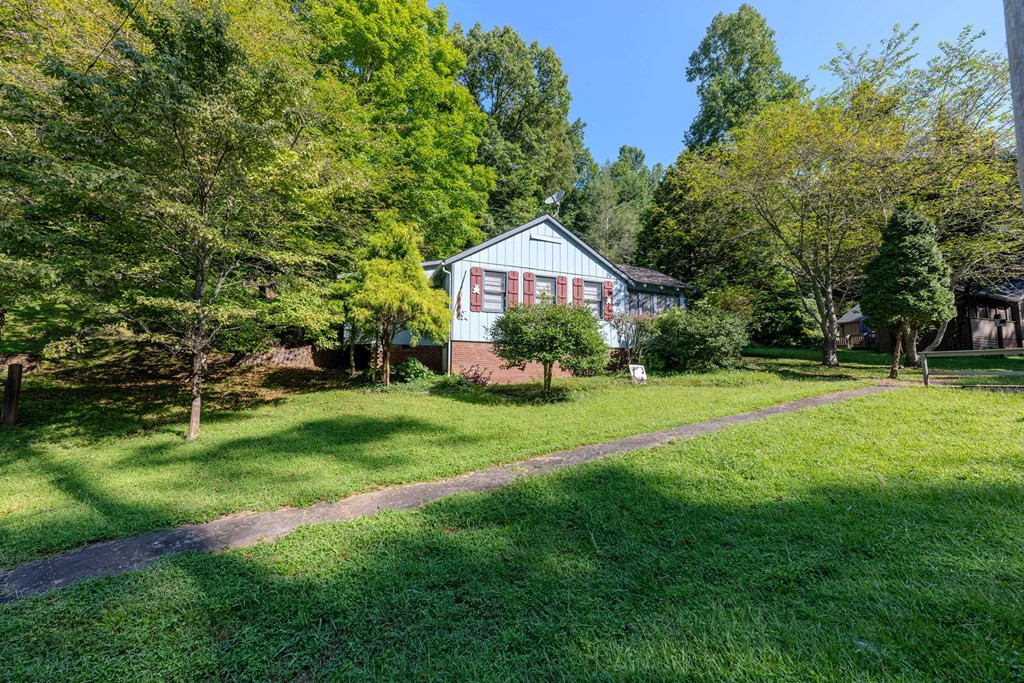 181 Village Road Murphy, NC 28906 - Photo 2 of 17