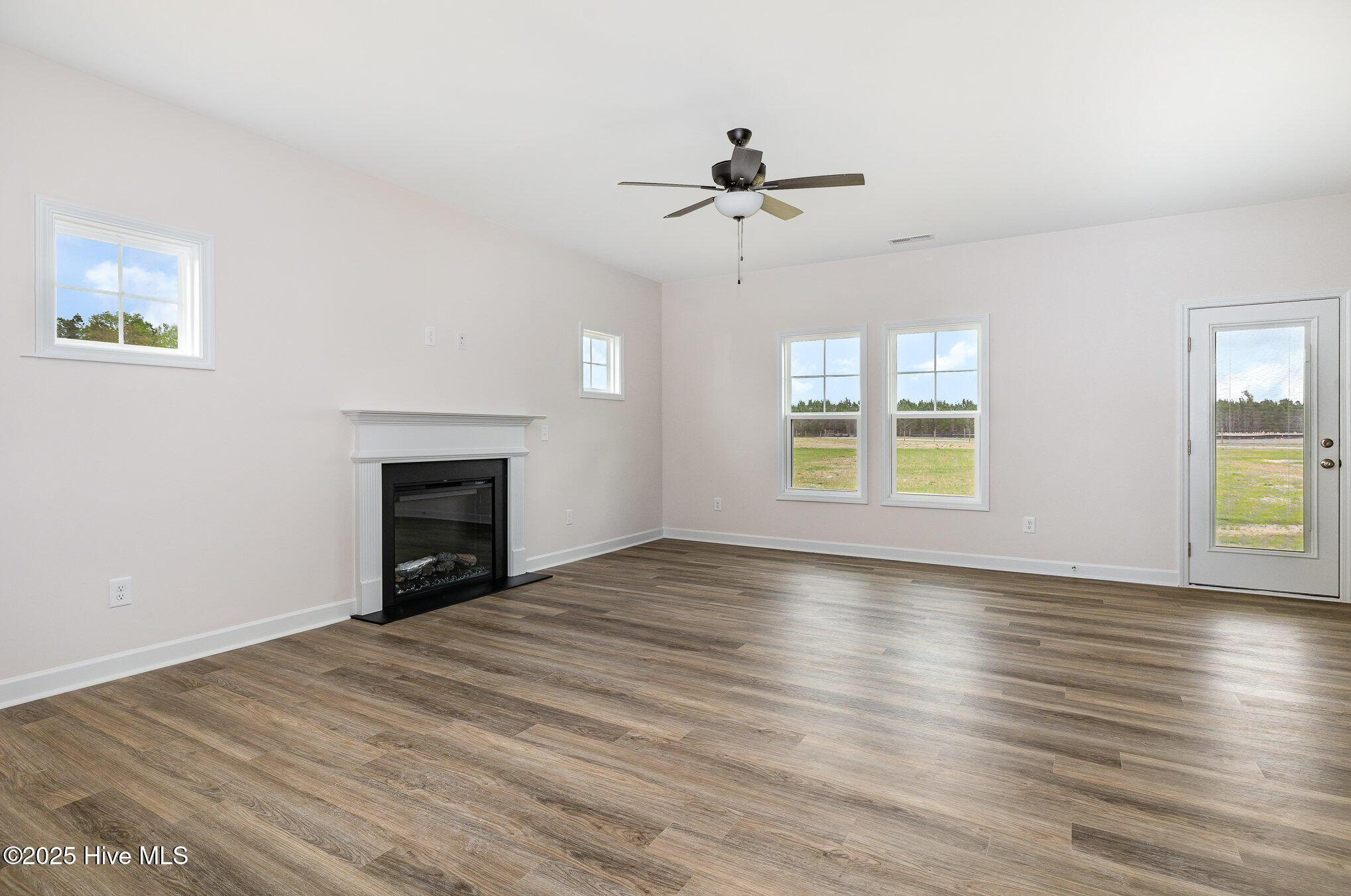 53 Barony Lane Smithfield, NC 27577 - Photo 5 of 25 005_file_438