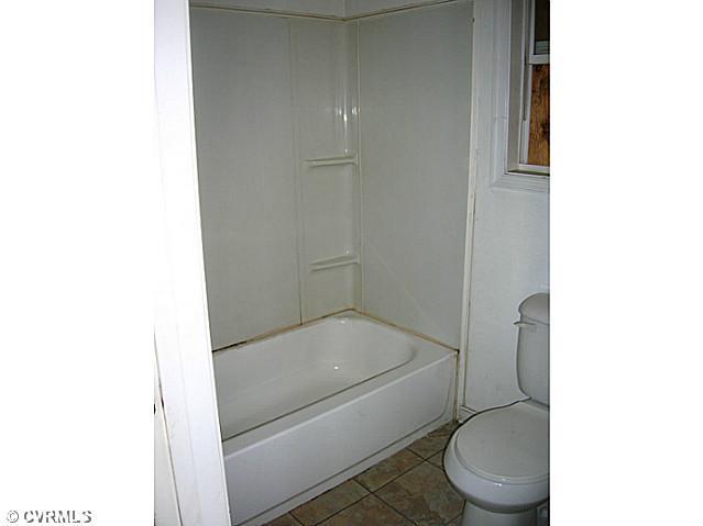 3063 Decatur Street Richmond, VA 23224 - Photo 4 of 6 Bathroom - Jack and Jill bath
