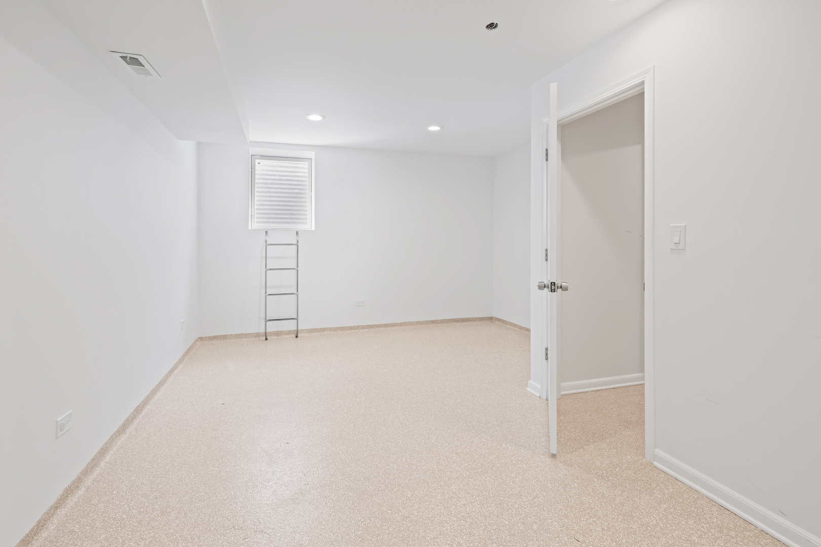 1823 35th Avenue Stone Park, IL 60165 - Photo 33 of 44 a view of room