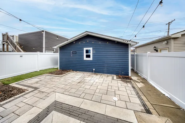 $499,900 | 1823 35th Avenue, Stone Park, IL 60165