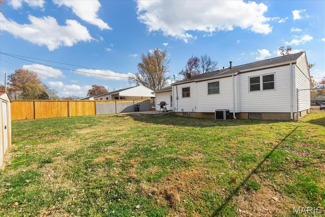 $230,000 | 11061 Galaxy Drive, Maryland Heights, MO 63043