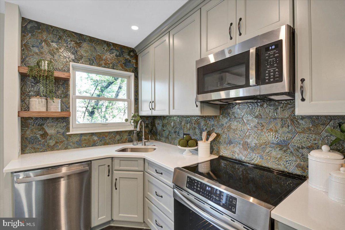 3709 Elkader Road Baltimore, MD 21218 - Photo 7 of 32